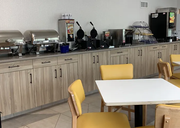 Days Inn & Suites By Wyndham Duluth By The Mall