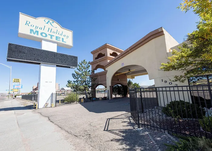 Royal Holiday Motel By Belvilla Gallup I-40
