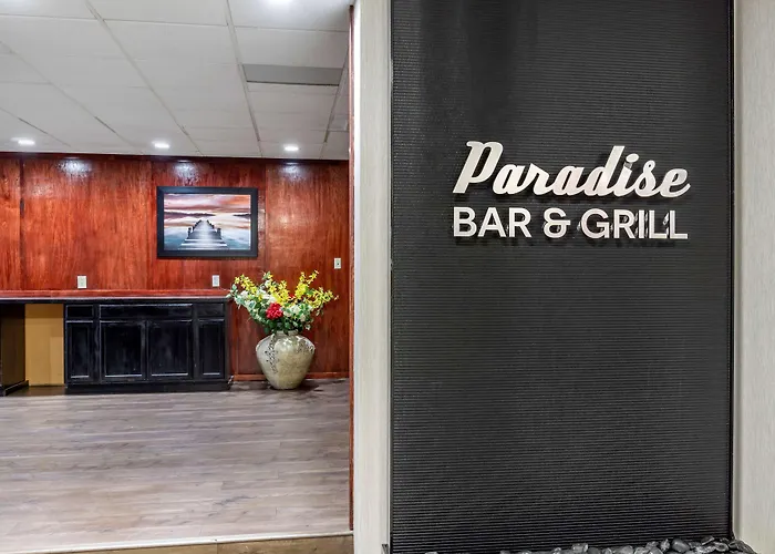 Best Western Plus Lake Front Hotel