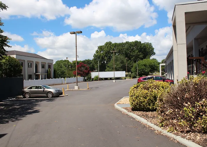 Clarion Pointe Statesville