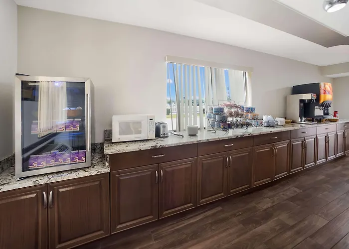 Econo Lodge Live Oak