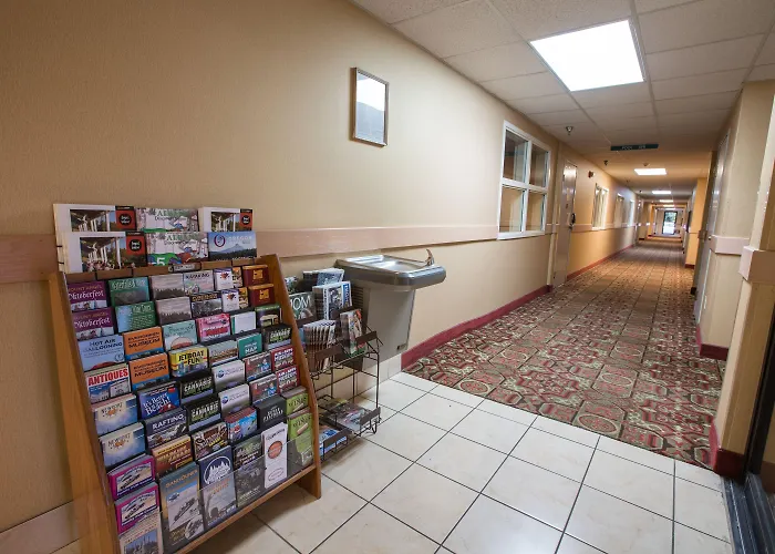 Bridgeway Inn & Suites