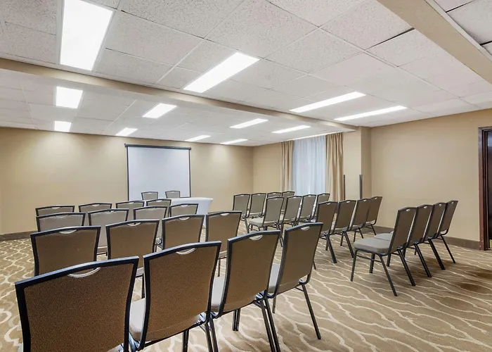Comfort Inn & Suites - Near Robins Air Force Base Main Gate