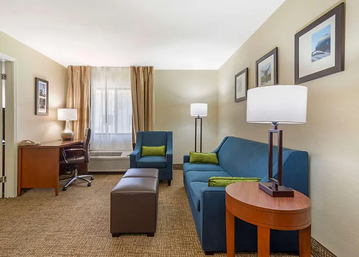 Comfort Inn & Suites - Near Robins Air Force Base Main Gate
