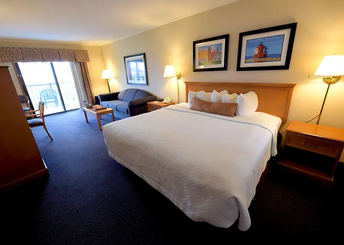 Days Inn By Wyndham Mackinaw City - Lakeview