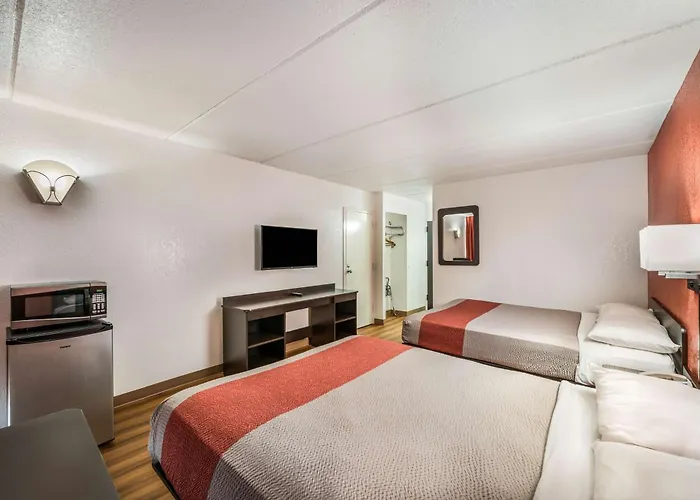 Motel 6-Henderson, Tx