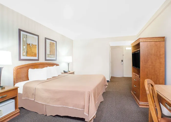 Howard Johnson By Wyndham Atlantic City Boardwalk