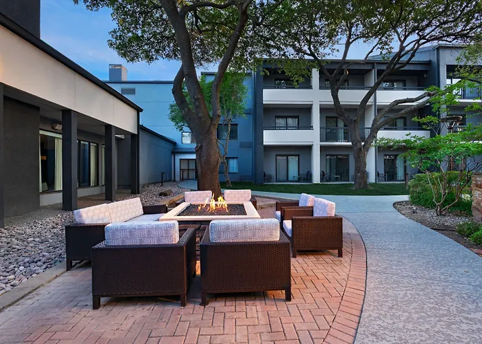 Courtyard By Marriott Dallas Richardson At Spring Valley