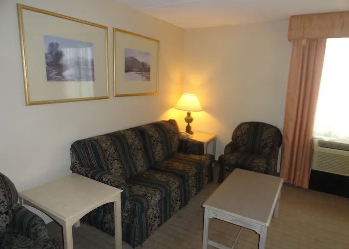 Fairbridge Hotel Cleveland East