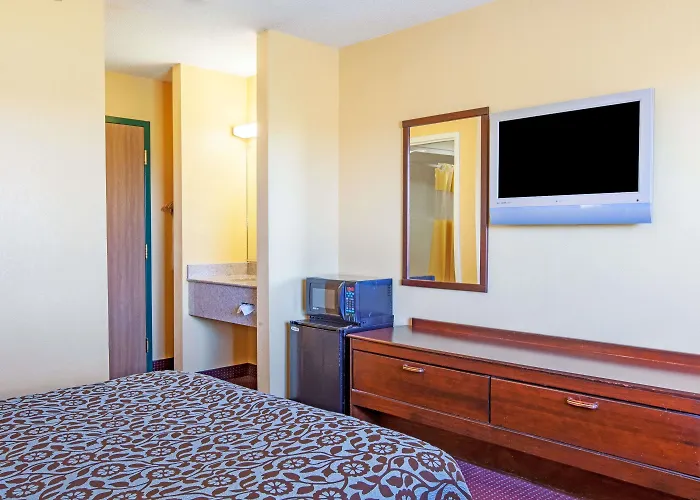 Days Inn By Wyndham Canastota Verona