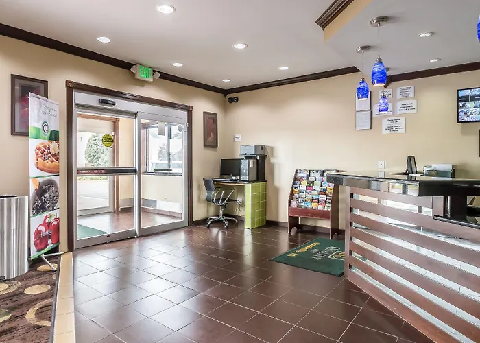 Quality Inn Coralville - Iowa River Landing