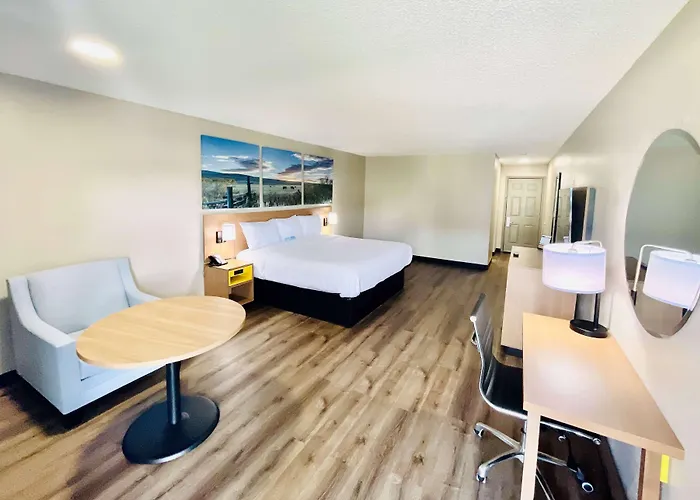 Days Inn By Wyndham Burleson Ft. Worth