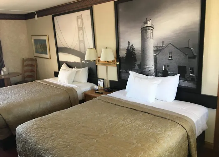 Super 8 Beachfront By Wyndham Mackinaw City, Mi