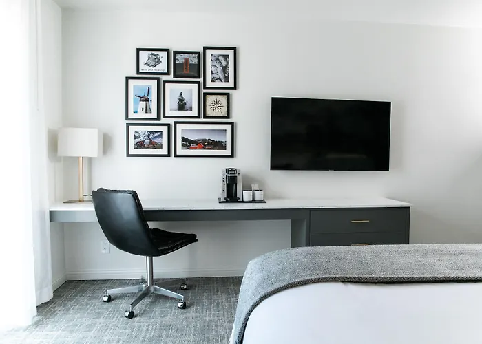 Vinland Hotel And Lounge