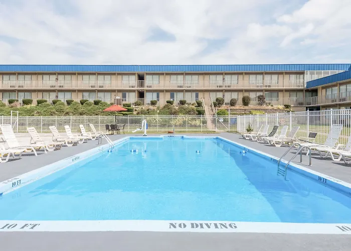 Days Inn By Wyndham St Clairsville