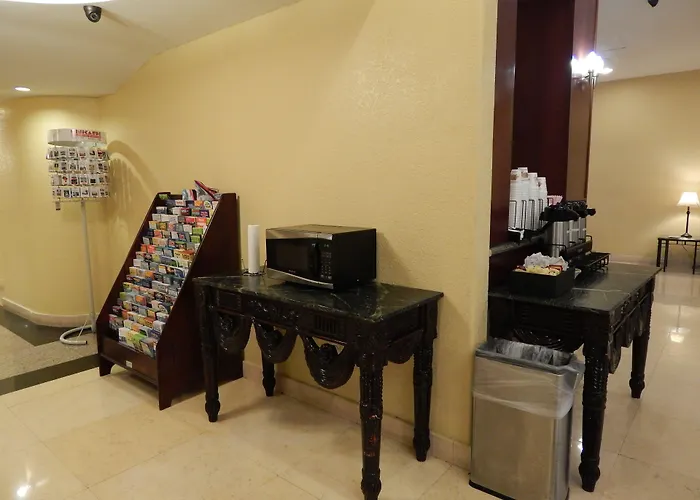 North Miami Beach Gardens Inn & Suites (Adults Only)