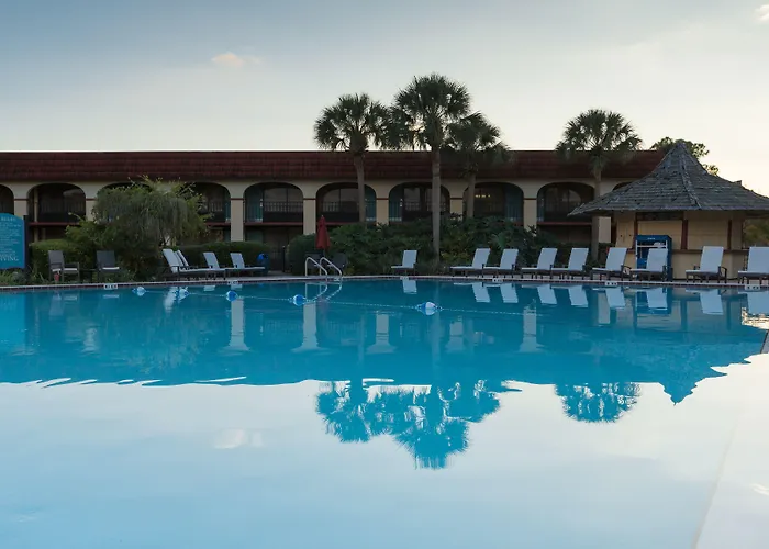 Maingate Lakeside Resort