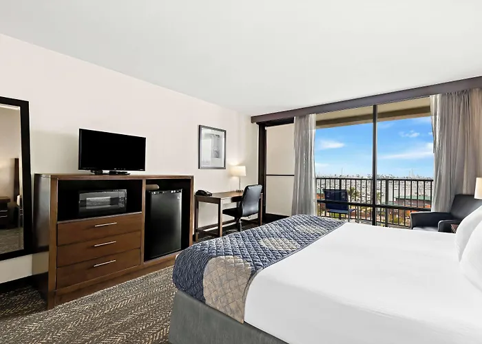 Best Western Yacht Harbor Hotel