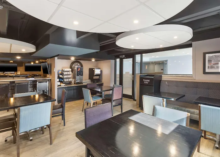 Best Western Plus Milwaukee West
