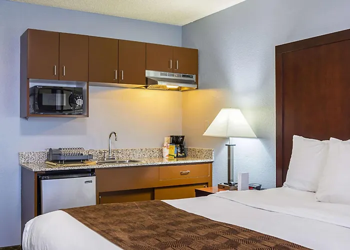 Quality Inn & Suites Clackamas - Portland