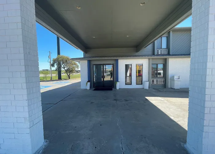 Days Inn By Wyndham Salina I-70
