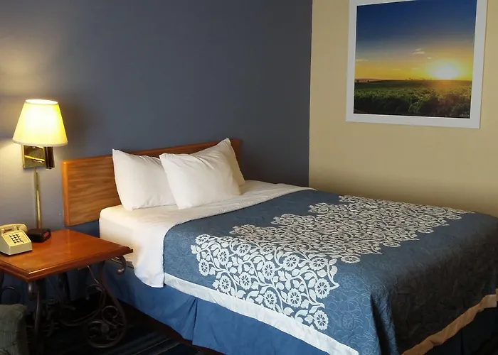 Days Inn By Wyndham Johnson Creek
