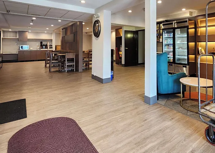 Comfort Inn & Suites Shakopee Downtown Area