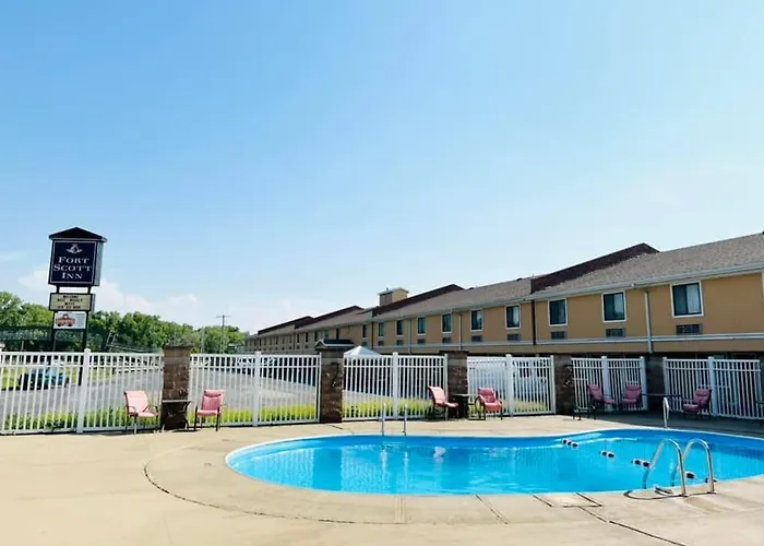 Super 8 By Wyndham Fort Scott