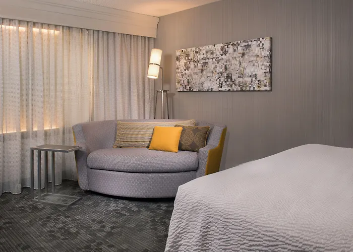 Courtyard By Marriott Lansing