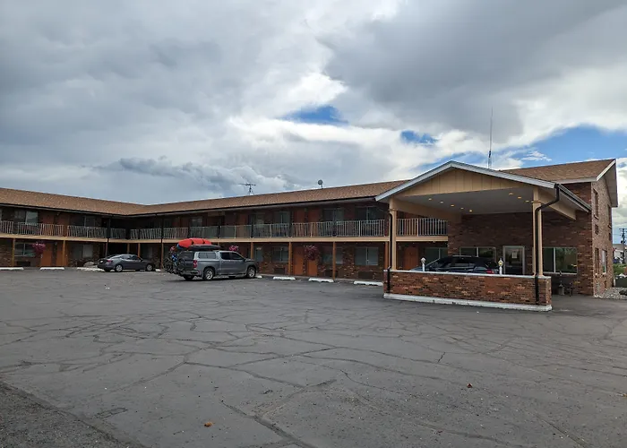 Henry'S Fork Inn