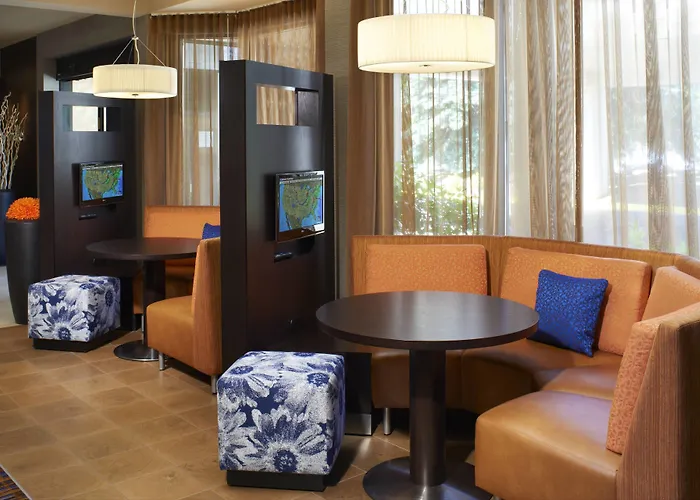 Courtyard By Marriott Detroit Warren