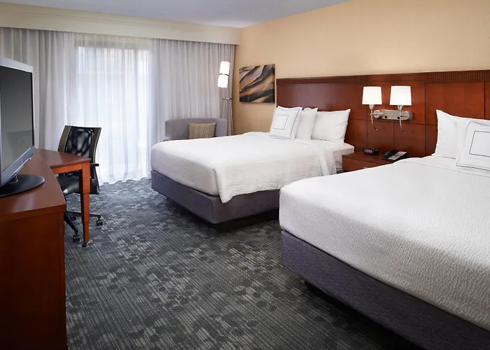 Courtyard By Marriott Detroit Warren