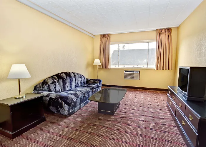 Howard Johnson By Wyndham Pikesville