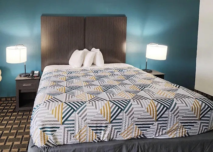 Days Inn By Wyndham Crowley