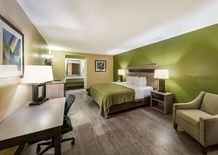 Quality Inn & Suites Garland - East Dallas