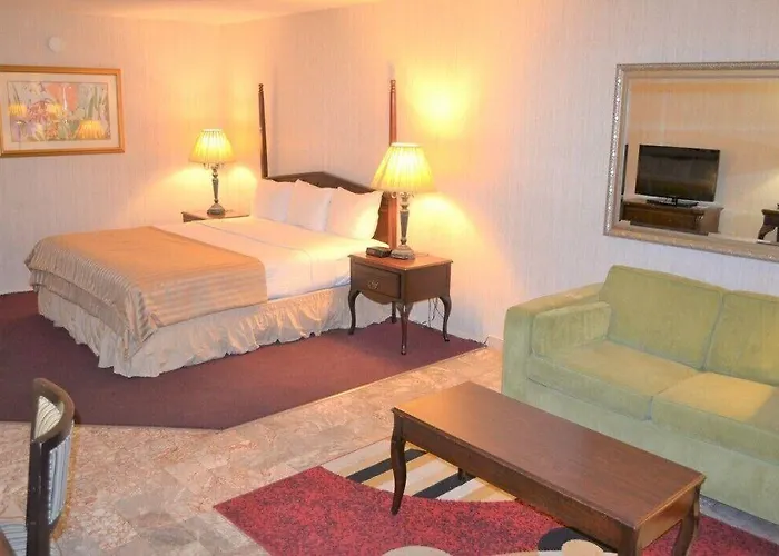 Merced Inn & Suites