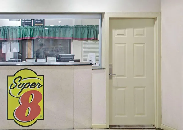 Super 8 By Wyndham Suwanee