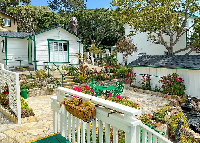 Carmel Green Lantern Inn