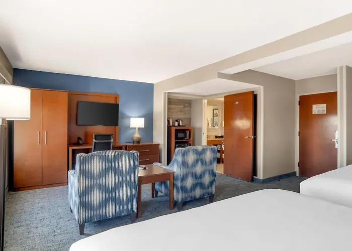 Comfort Suites Near Birkdale Village- Huntersville
