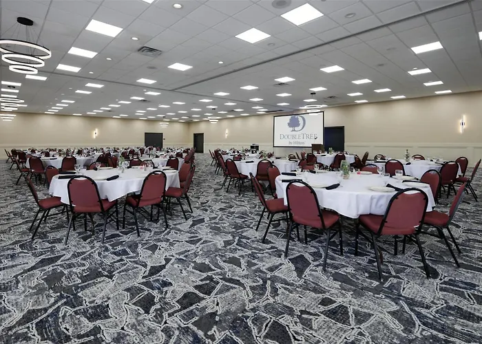 Doubletree By Hilton Manhattan, Ks