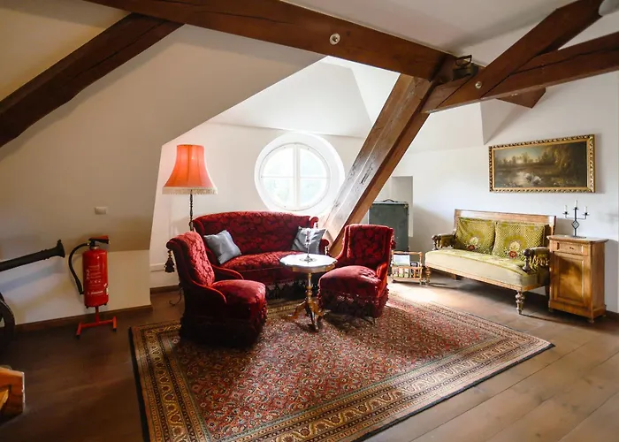 Hotel Schloss Grochwitz (garni)