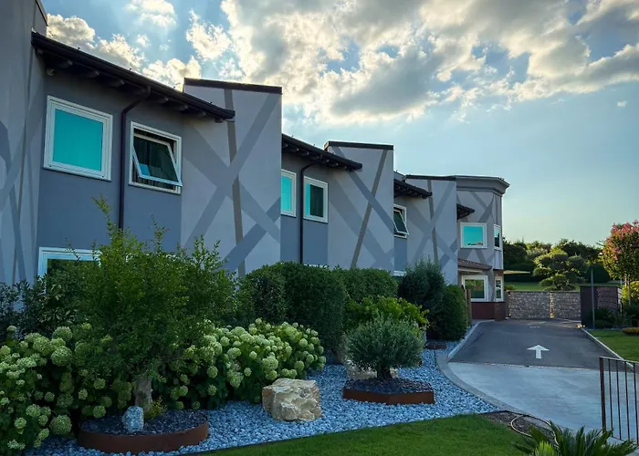Iris Hotel
