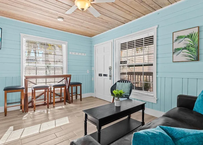 Parrot Beach Cottages Suite #4