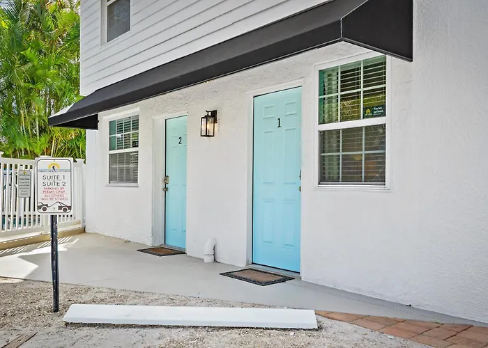 Parrot Beach Cottages Suite #4