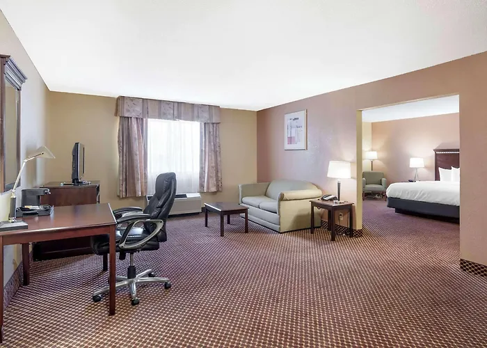 Quality Inn & Suites Bloomington University Area