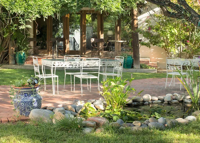 Casa Blanca Inn And Suites