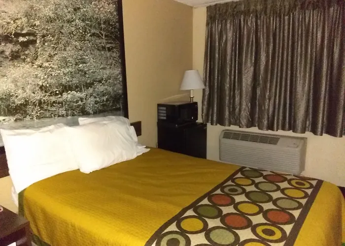 Super 8 By Wyndham Boonville