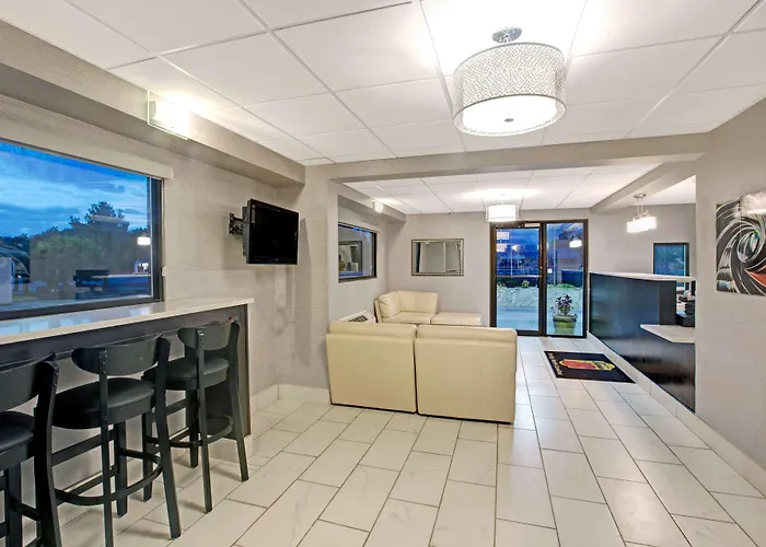 Super 8 By Wyndham Shelby