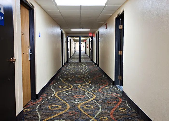 Days Inn By Wyndham Park City Kansas