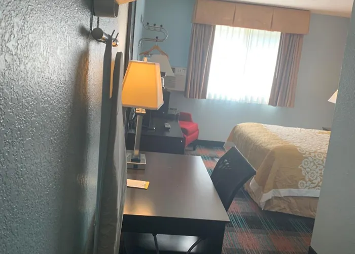 Days Inn By Wyndham Greenwood Sc